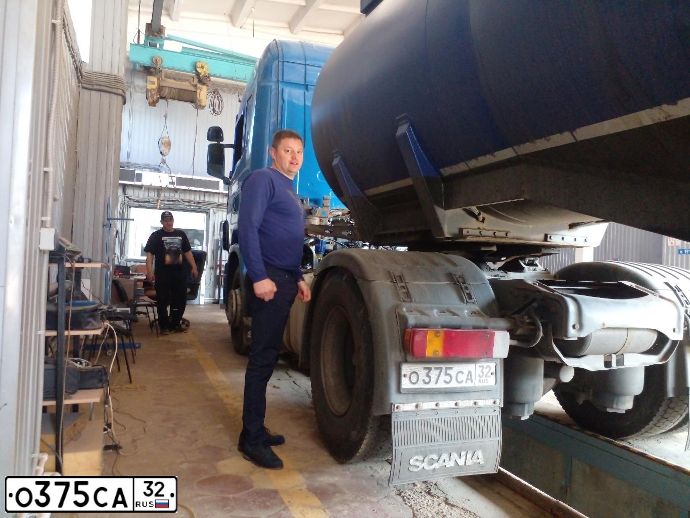 Фото автомобиля SCANIA SERIE R /4X2/, 2008 — госномер О375СА32. Цвет: синий
