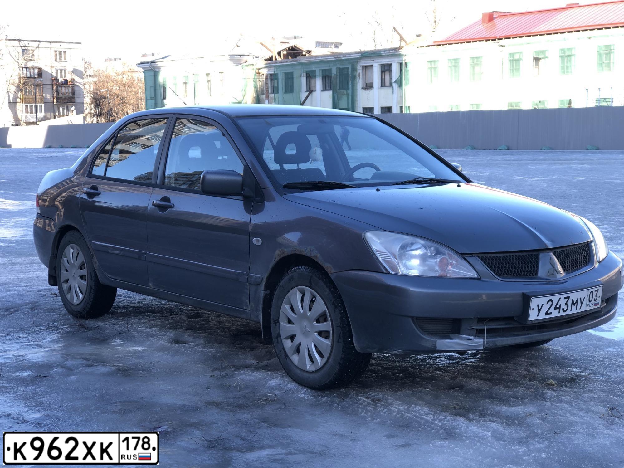 Фото автомобиля MITSUBISHI LANCER, 2005 — госномер У562АУ198. Цвет: СЕРЫЙ