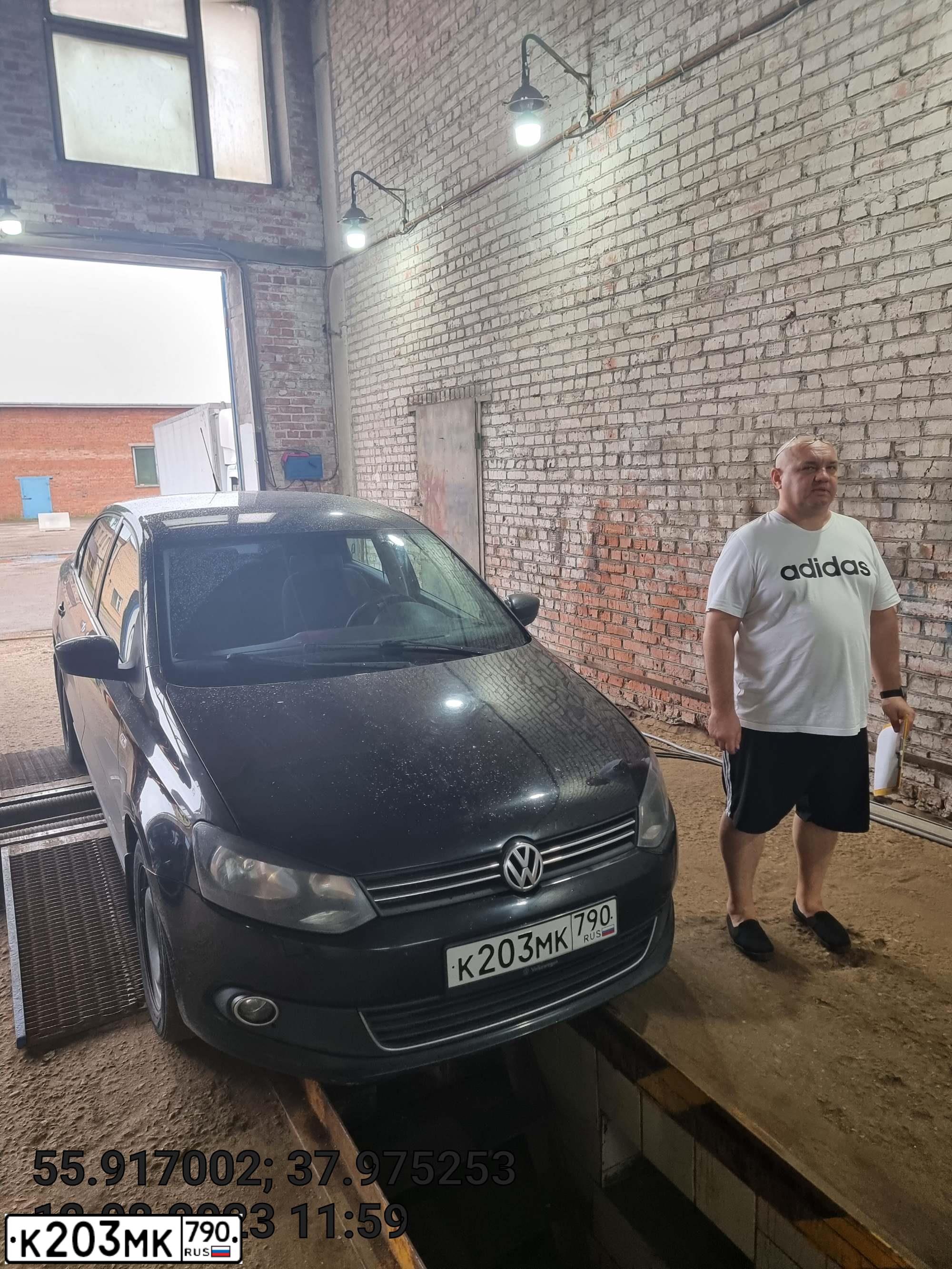 Фото автомобиля VOLKSWAGEN POLO, 2011 — госномер К203МК790. Цвет: ЧЕРНЫЙ