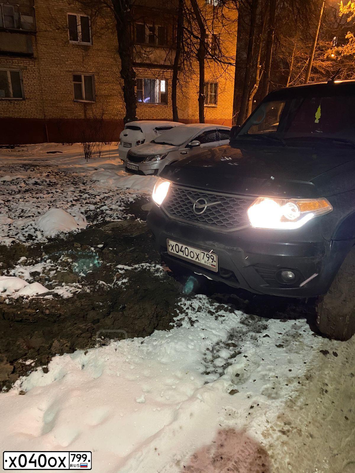 Фото автомобиля UAZ Z 3163 PATRIOT, 2019 — госномер Х040ОХ799. Цвет: ЧЕРНЫЙ МЕТАЛЛИК