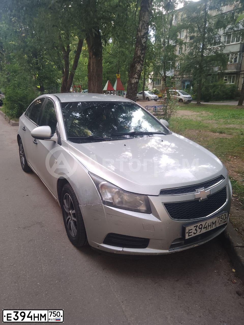 Фото автомобиля CHEVROLET CRUZE, 2011 — госномер Е394НМ750. Цвет: СЕРЕБРИСТЫЙ МЕТАЛЛИК