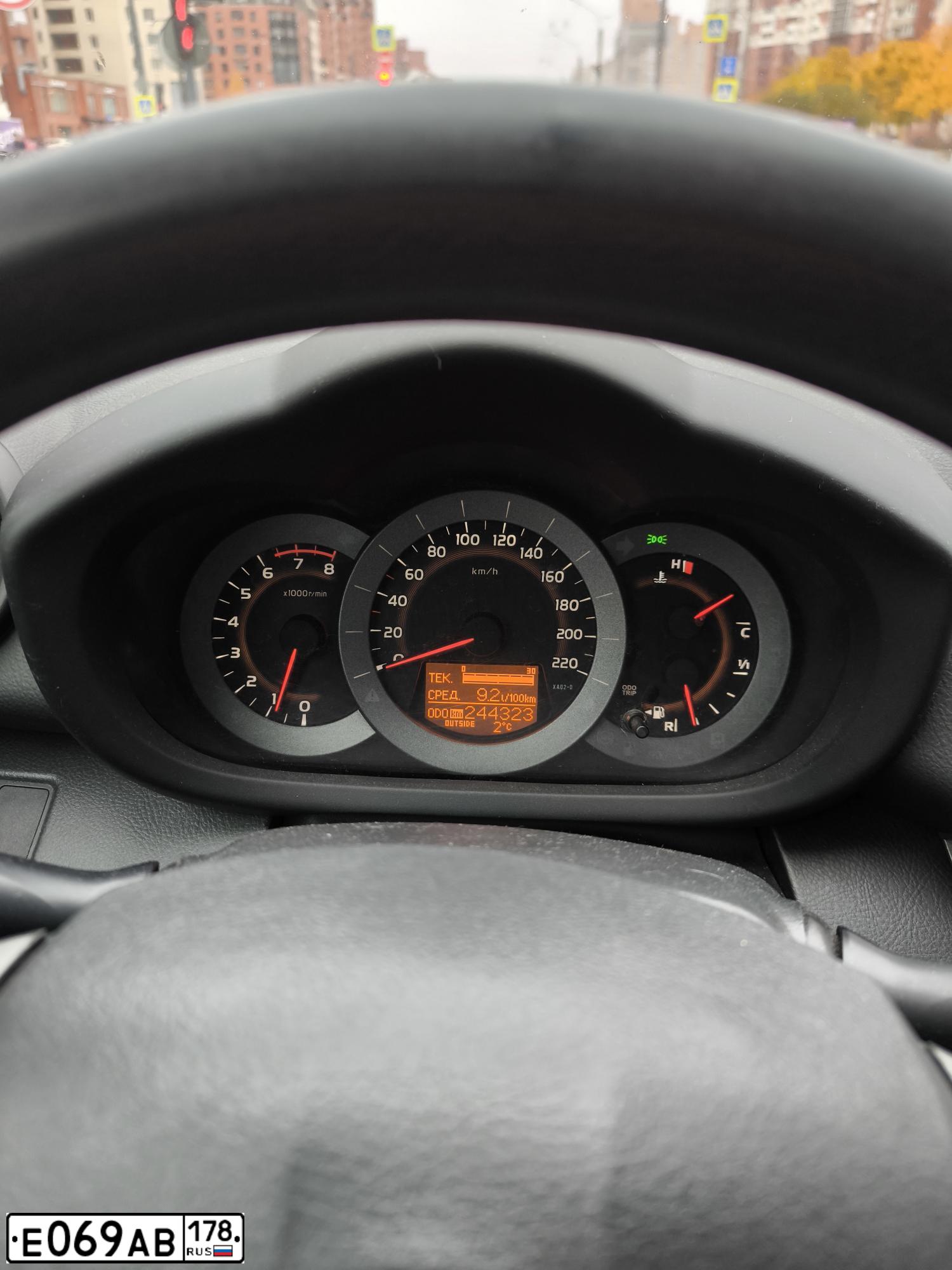 Фото автомобиля TOYOTA RAV4, 2010 — госномер Е349ОВ147