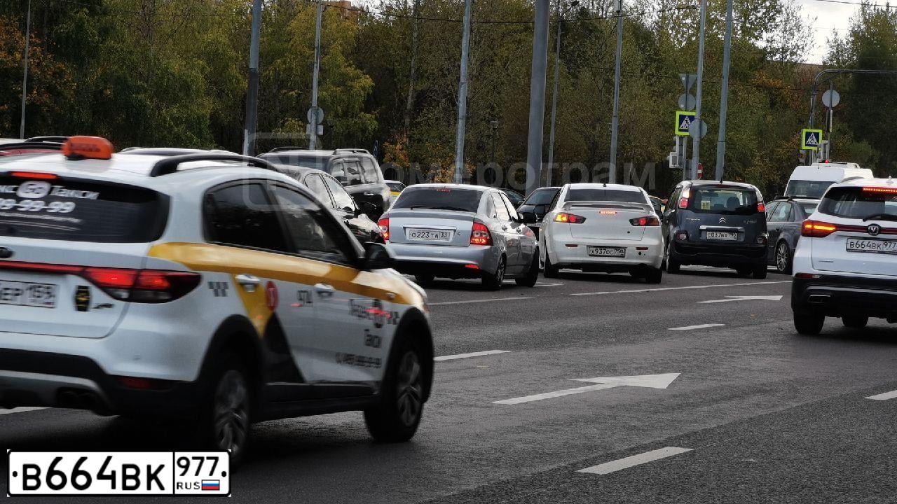 Фото автомобиля CHANGAN CS75, 2022 — госномер В664ВК977. Цвет: Белый