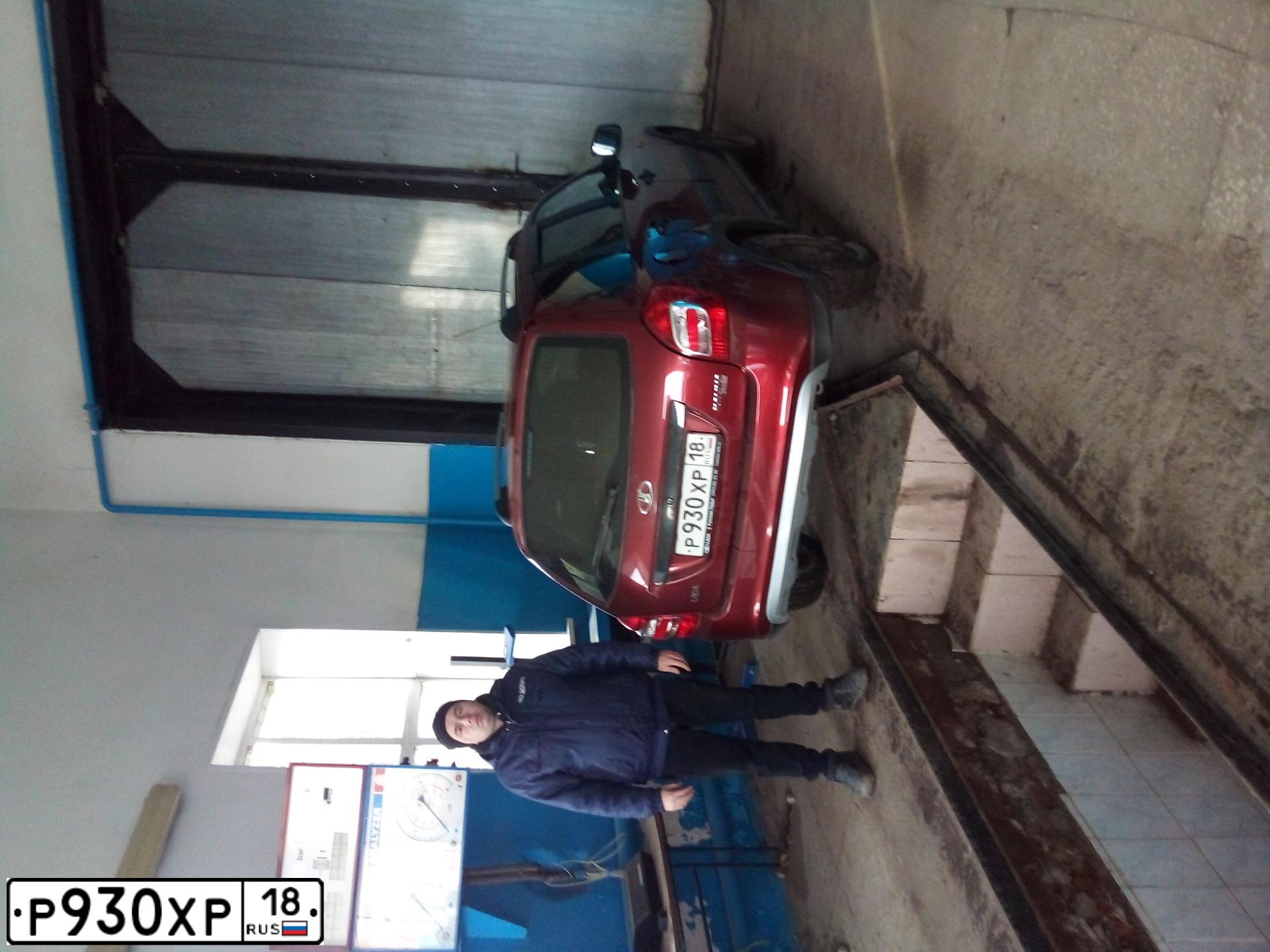 Фото автомобиля LADA 2194 KALINA, 2016 — госномер Р930ХР18. Цвет: КРАСНЫЙ