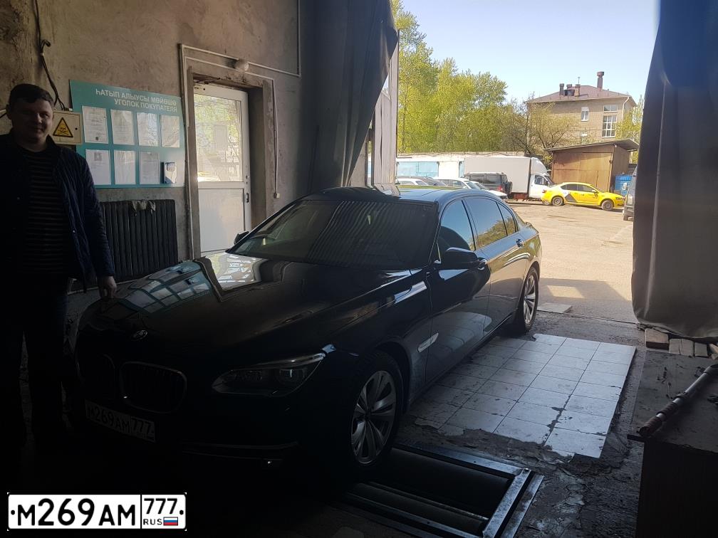 Фото автомобиля BMW SERIE 7, 2013 — госномер М269АМ777. Цвет: ЧЕРНЫЙ