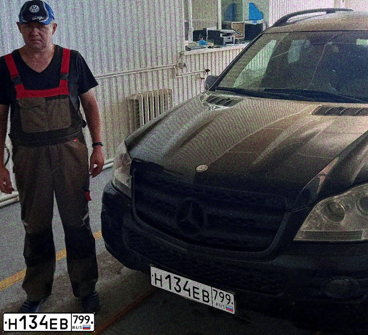 Фото автомобиля MERCEDES GL-KLASSE, 2006 — госномер М094ХР198. Цвет: ЧЕРНЫЙ