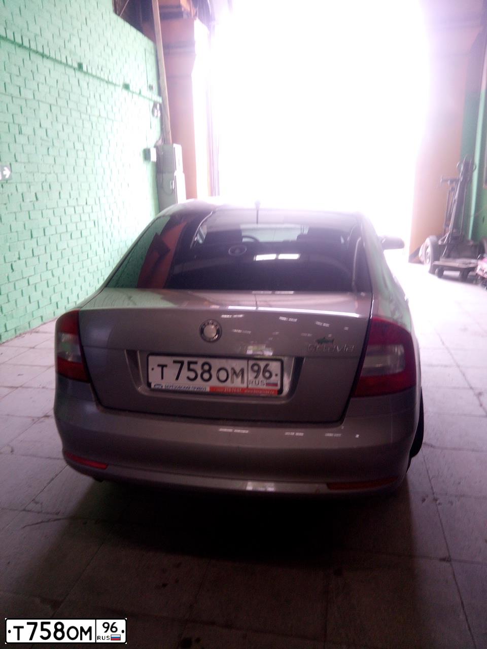 Фото автомобиля SKODA OCTAVIA, 2009 — госномер Т758ОМ96. Цвет: СЕРЫЙ
