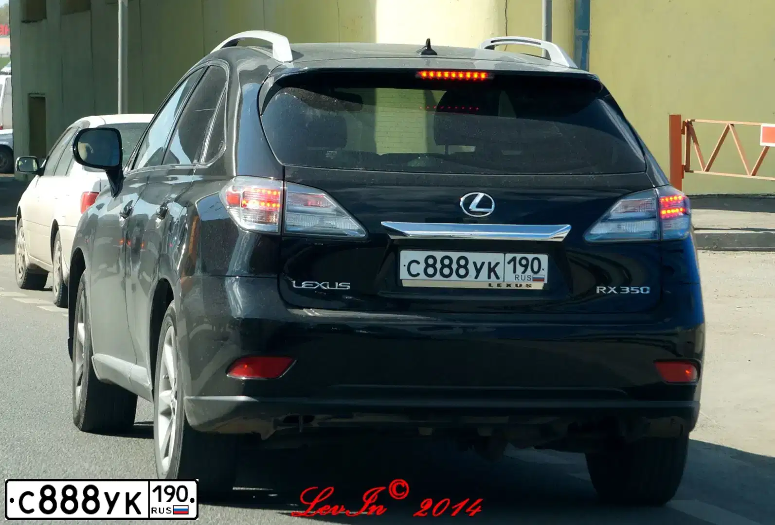 Фото автомобиля HYUNDAI SONATA, 2018 — госномер Е212ВТ550. Цвет: Белый