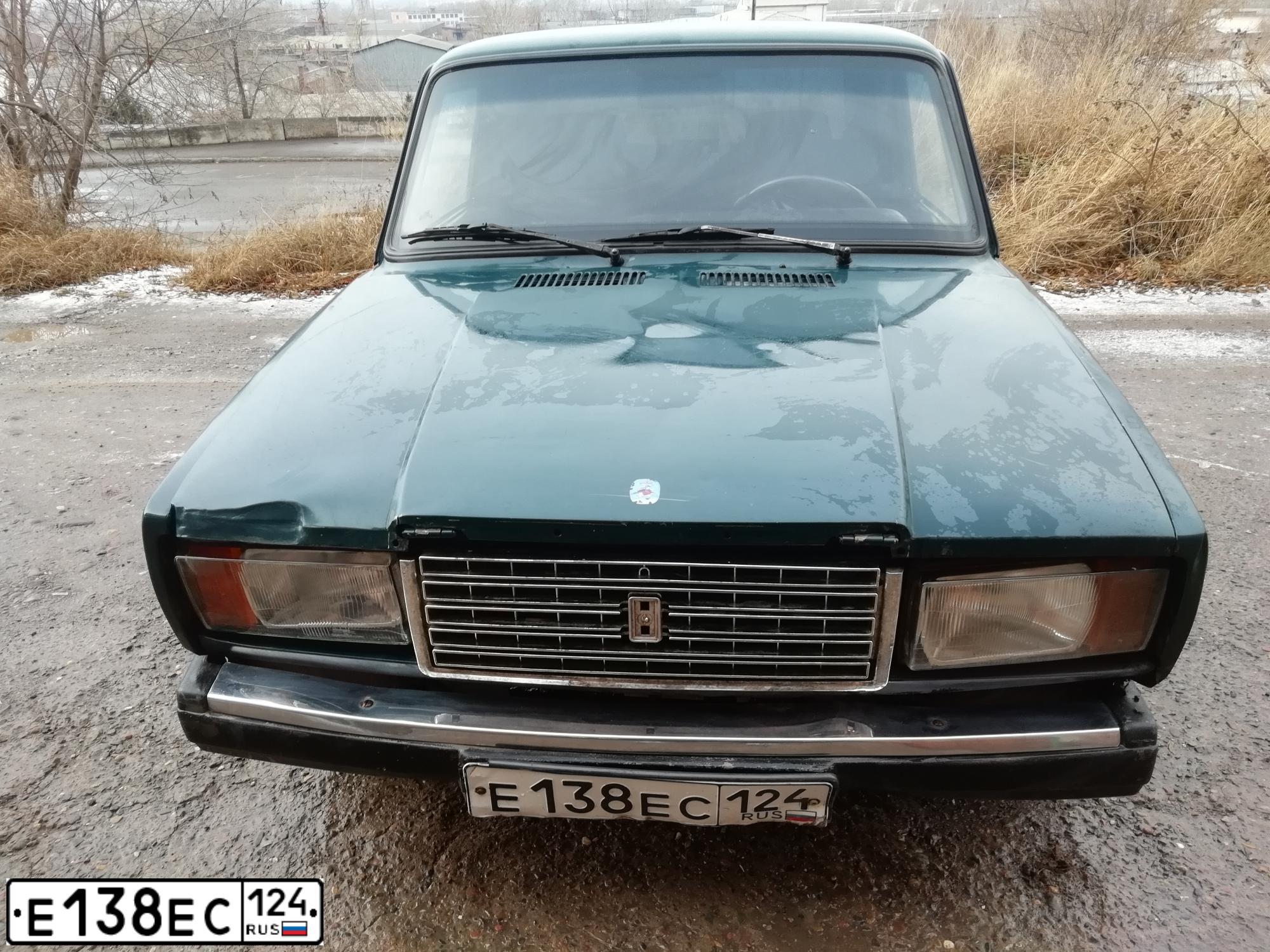 Фото автомобиля LADA 2107, 2005 — госномер Е138ЕС124. Цвет: ТЕМНО-ЗЕЛЕНЫЙ