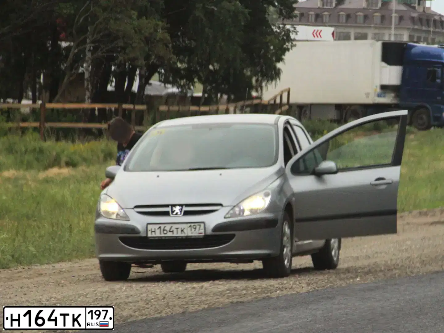 Фото автомобиля PEUGEOT 307, 2005 — госномер Н164ТК197. Цвет: СЕРЫЙ