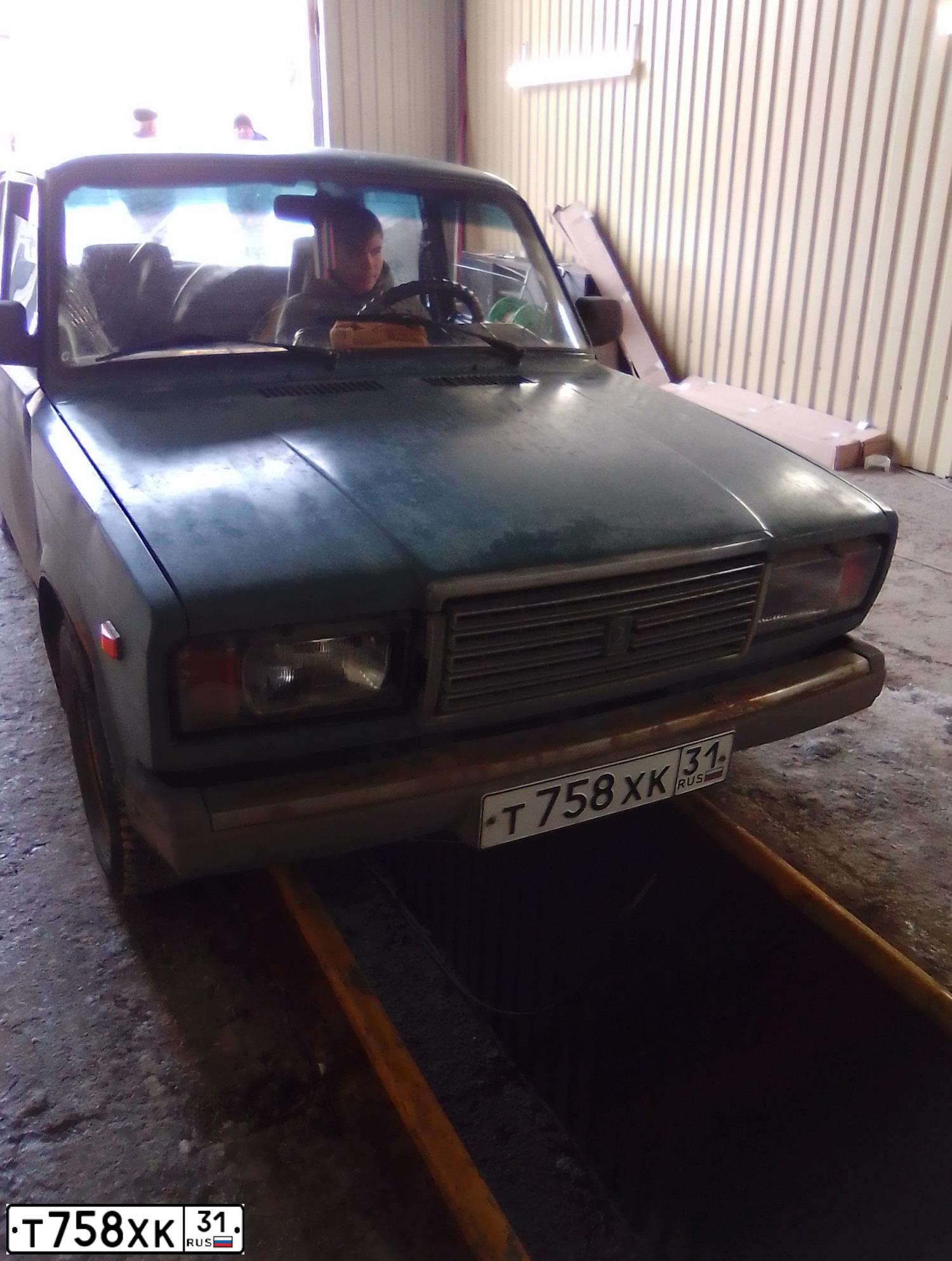 Фото автомобиля LADA 2107, 2005 — госномер Т758ХК31. Цвет: СЕРО-СИНИЙ