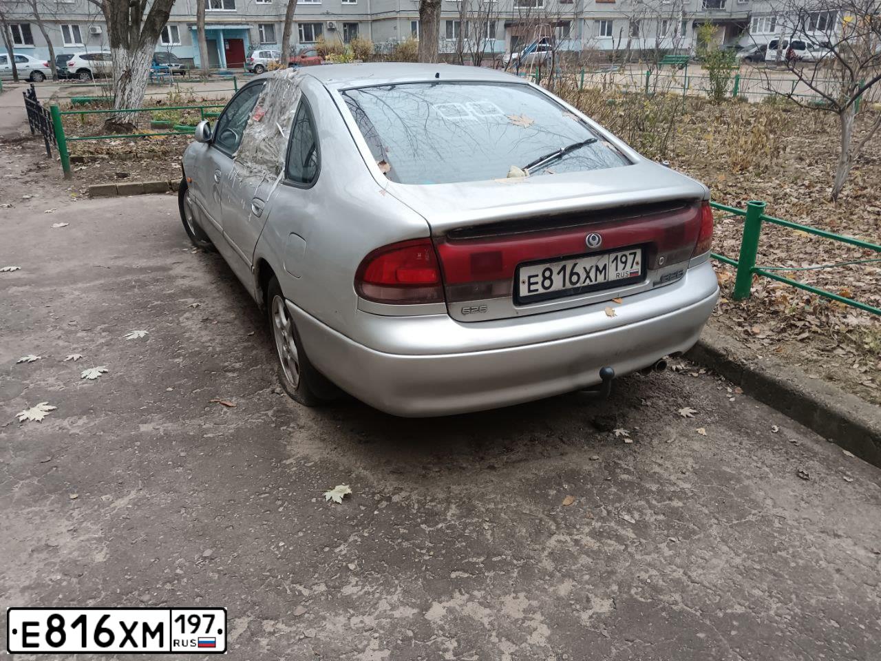 Фото автомобиля MAZDA 626, 1993 — госномер Е816ХМ197. Цвет: Серебристый
