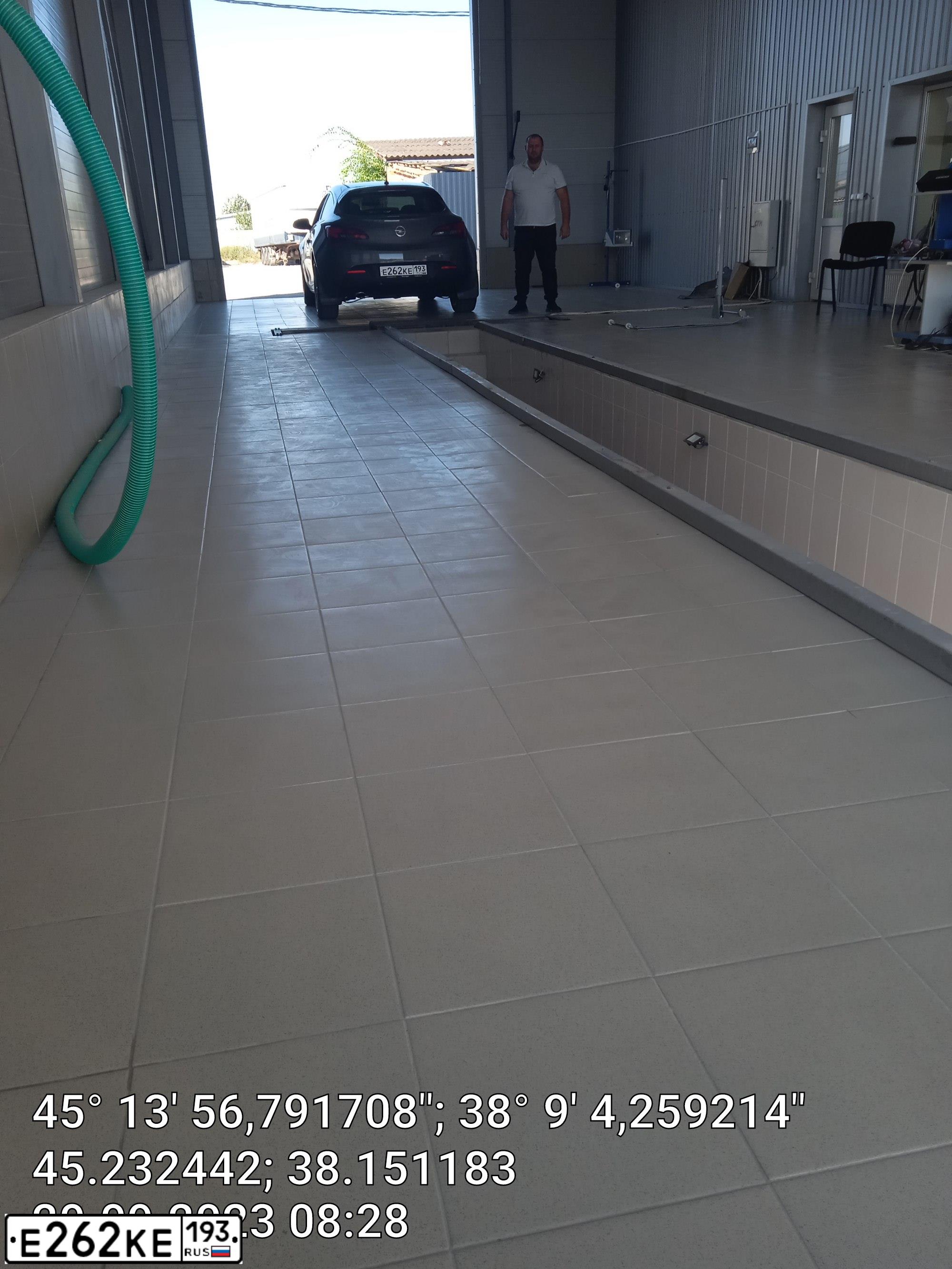 Фото автомобиля OPEL ASTRA, 2012 — госномер М824УЕ82. Цвет: ТЕМНО-СЕРЫЙ