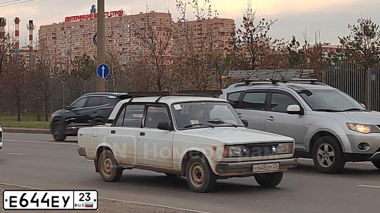 Фото автомобиля LADA 2110 LADA, 2001 — госномер М840ТС93. Цвет: СВЕТЛО-СЕРЕБРИСТЫЙ МЕТАЛЛ