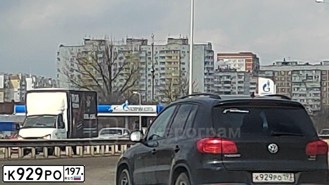 Фото автомобиля JEEP GRAND CHEROKEE, 2011 — госномер О547ТЕ799. Цвет: Белый