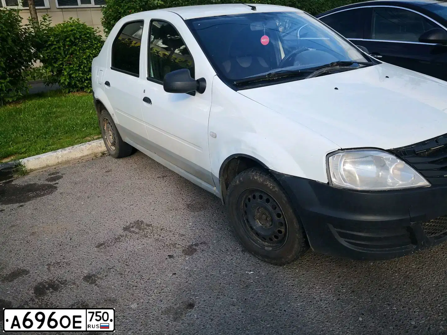 Фото автомобиля RENAULT LOGAN, 2012 — госномер Х778ХА12. Цвет: Белый