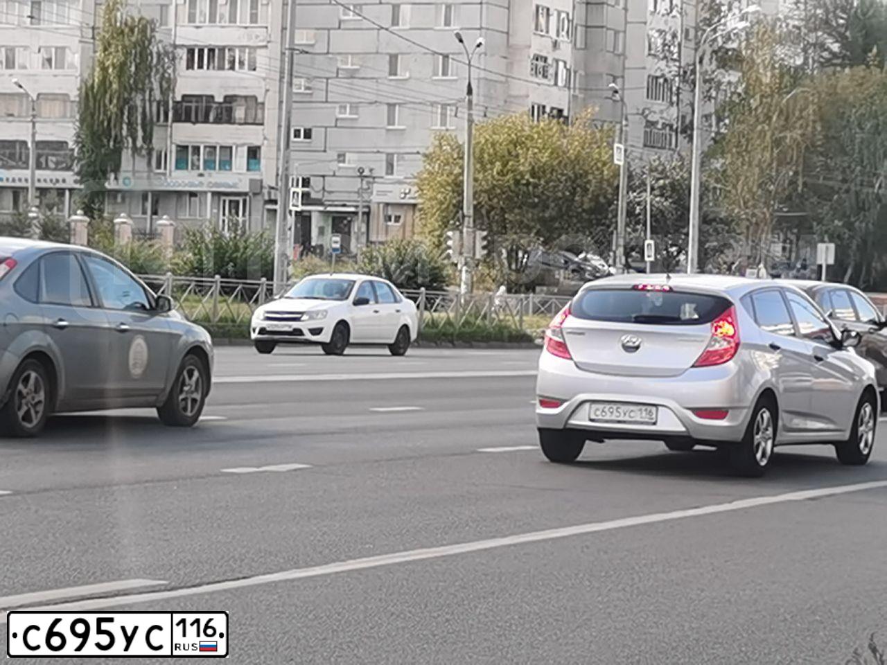 Фото автомобиля HYUNDAI SOLARIS, 2013 — госномер С695УС116. Цвет: СЕРЕБРИСТЫЙ