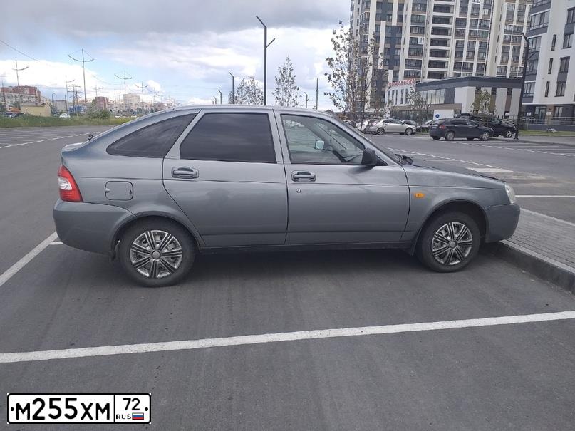 Фото автомобиля LADA 2172 PRIORA, 2010 — госномер М987ХЕ196. Цвет: СРЕДНИЙ СЕРО-ЗЕЛЕНЫЙ МЕТ.