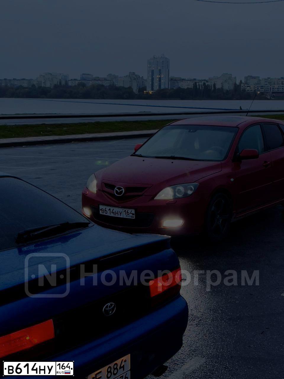 Фото автомобиля MAZDA 3, 2006 — госномер М916ЕХ136. Цвет: Красный