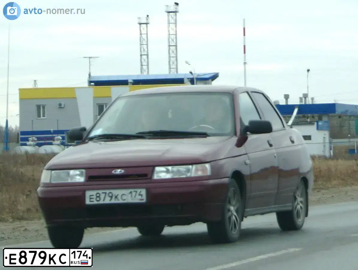 Фото автомобиля LADA 2110, 2005 — госномер Е879КС174. Цвет: МАЛИНОВЫЙ