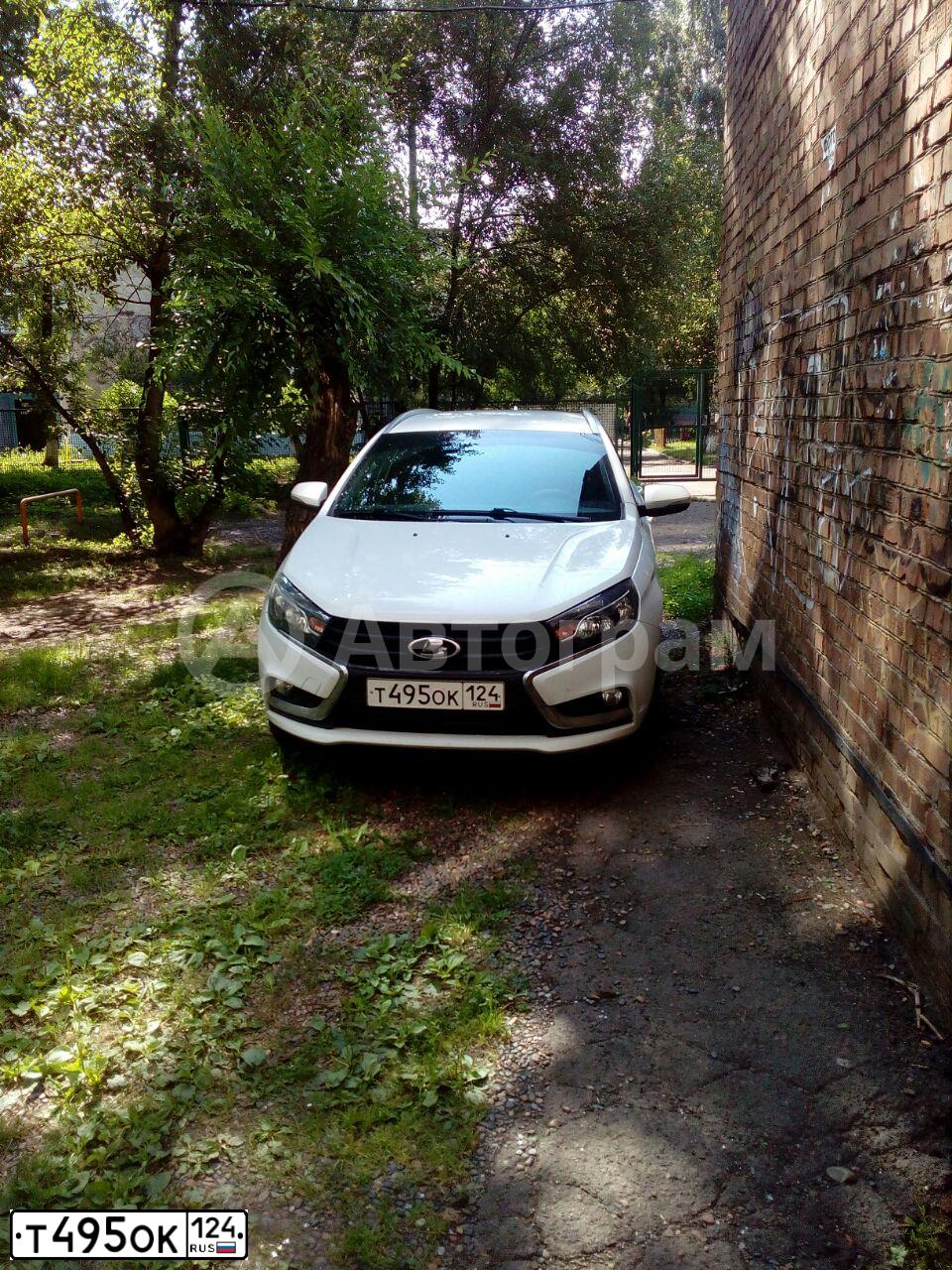 Фото автомобиля LADA VESTA, 2019 — госномер Т495ОК124. Цвет: БЕЛЫЙ
