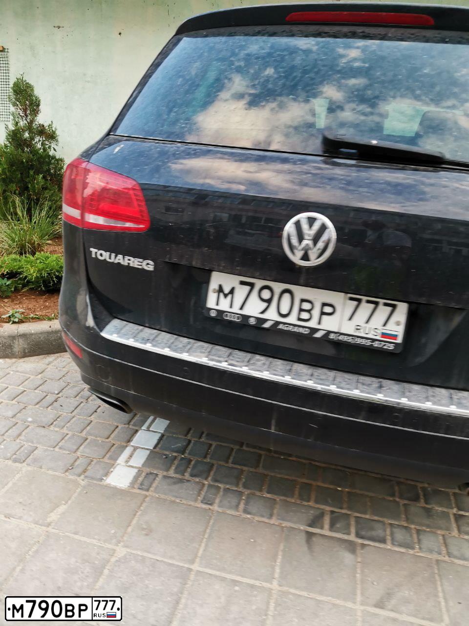 Фото автомобиля VOLKSWAGEN TOUAREG, 2013 — госномер М790ВР777. Цвет: ЧЕРНЫЙ