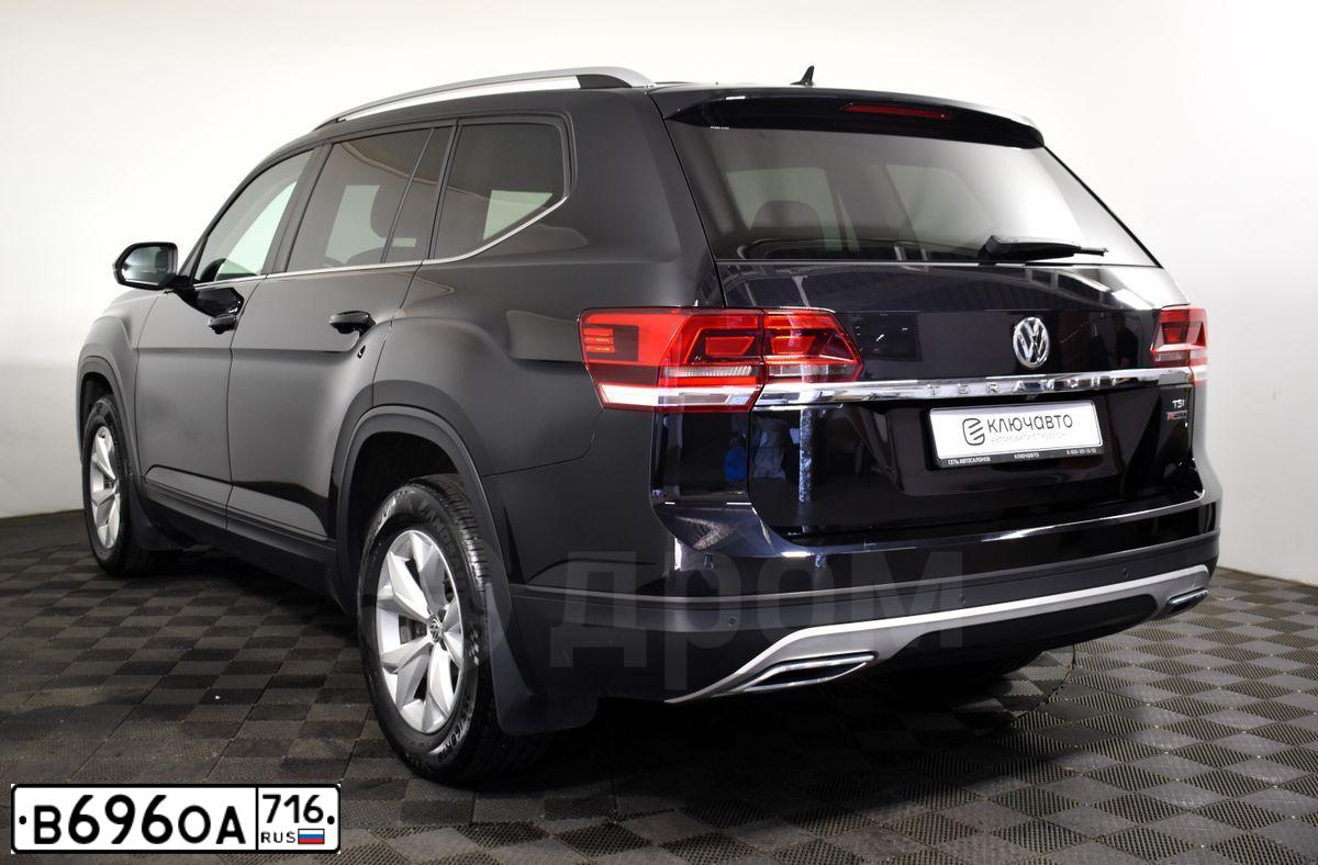 Фото автомобиля VOLKSWAGEN TERAMONT, 2018 — госномер Е918МК761. Цвет: ЧЕРНЫЙ