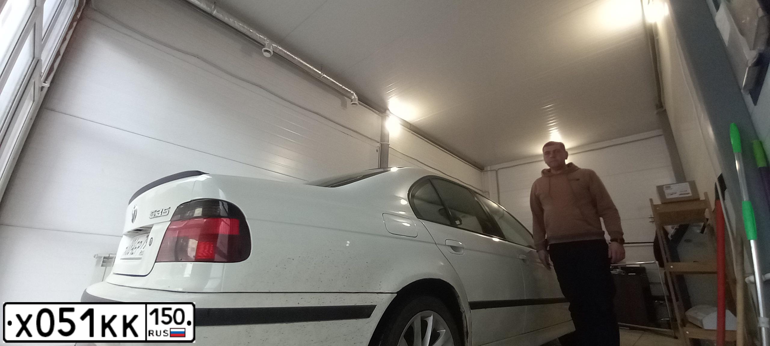 Фото автомобиля BMW 535, 1998 — госномер С336ВХ46. Цвет: Белый