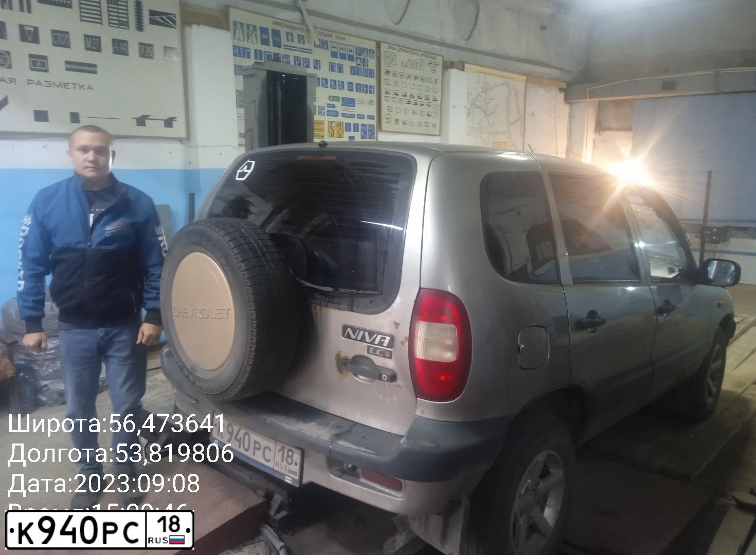 Фото автомобиля CHEVROLET T NIVA, 2007 — госномер К940РС18. Цвет: СЕРО-КОРИЧНЕВЫЙ МЕТАЛЛ