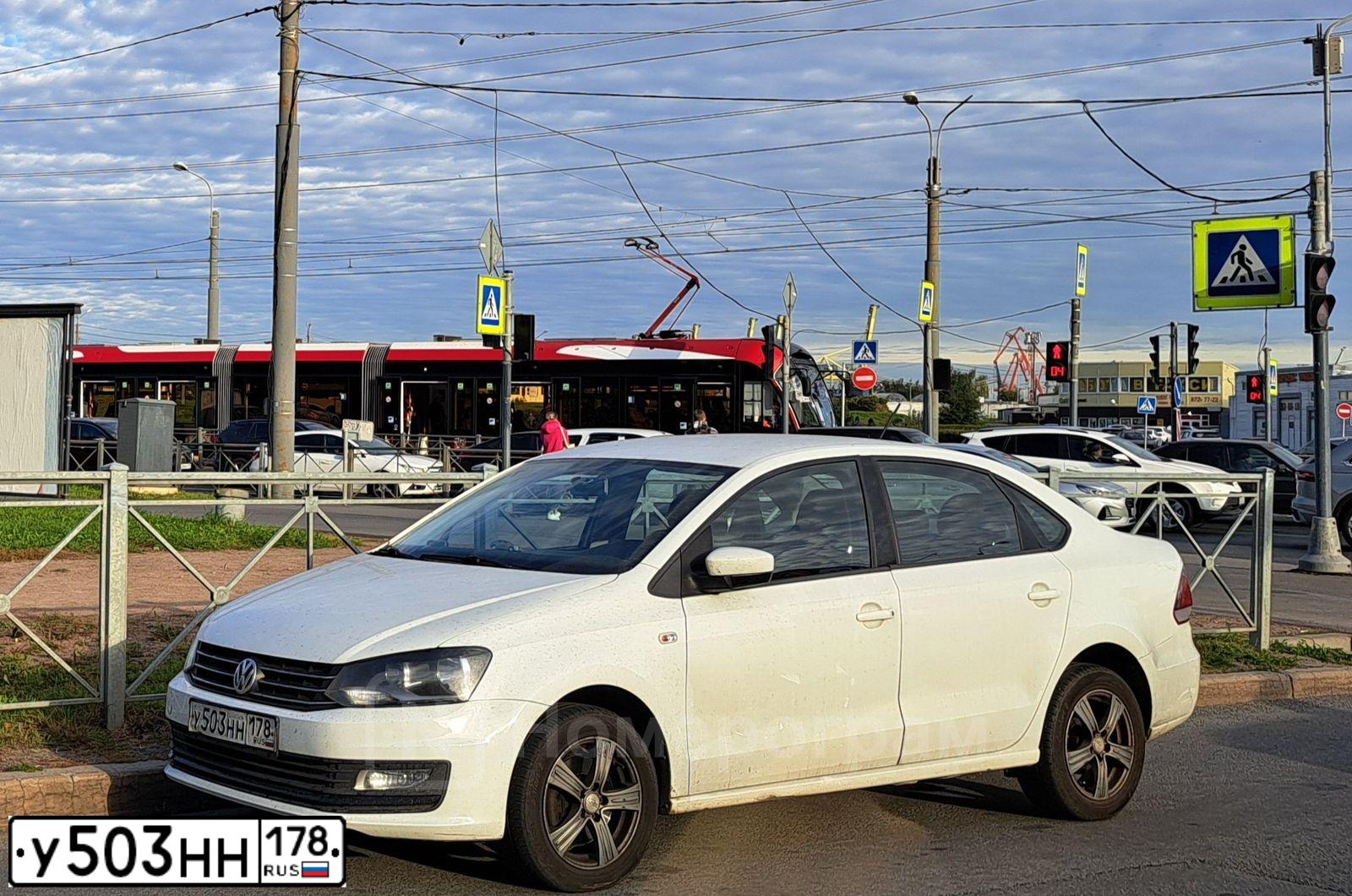 Фото автомобиля VOLKSWAGEN POLO, 2016 — госномер У503НН178. Цвет: Белый