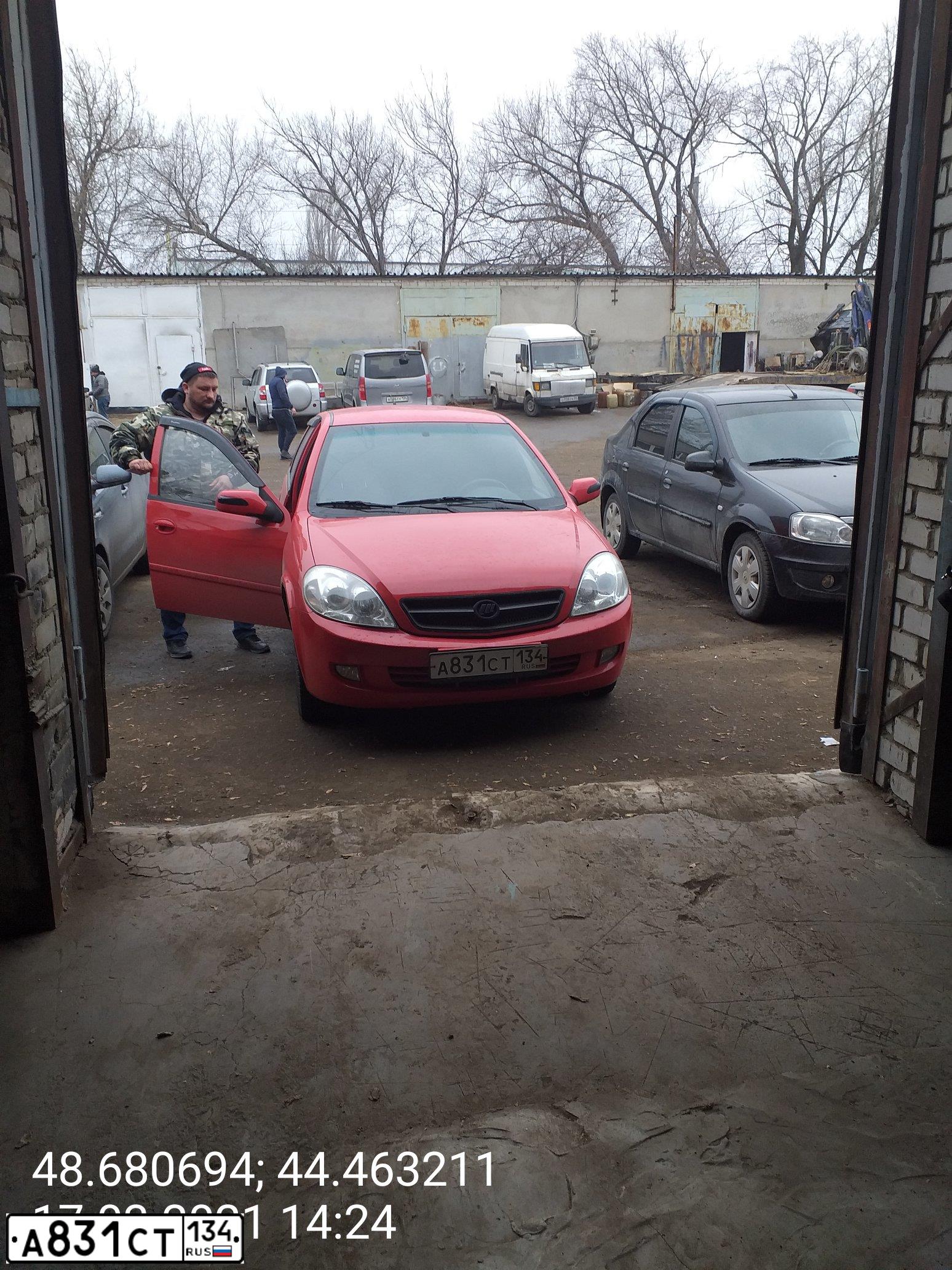 Фото автомобиля LIFAN 214802, 2008 — госномер М115ЕР134. Цвет: Красный