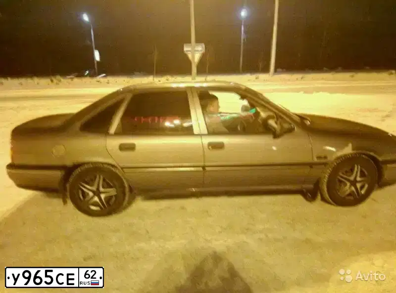 Фото автомобиля OPEL VECTRA, 1989 — госномер У965СЕ62. Цвет: ТЕМНО-СЕРЫЙ