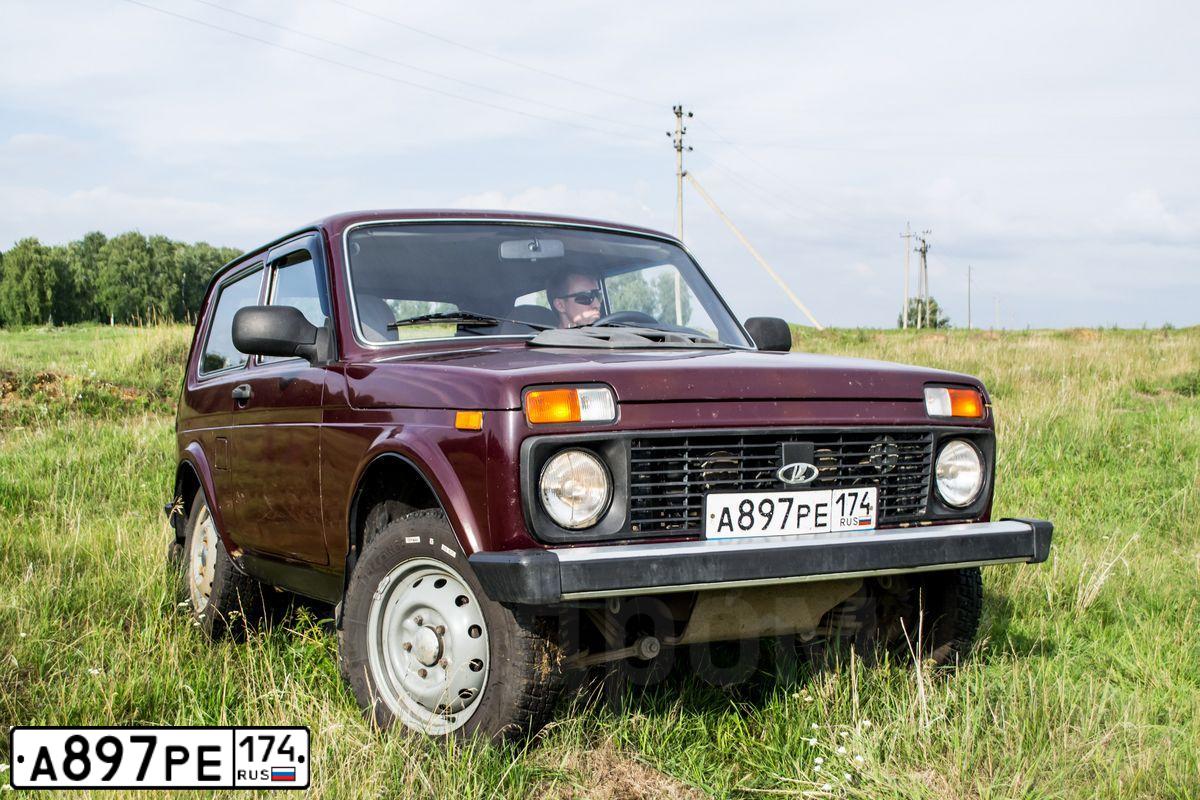 Фото автомобиля LADA 2121 NIVA, 2012 — госномер Е132ВУ774. Цвет: ТЕМНО-ВИШНЕВЫЙ