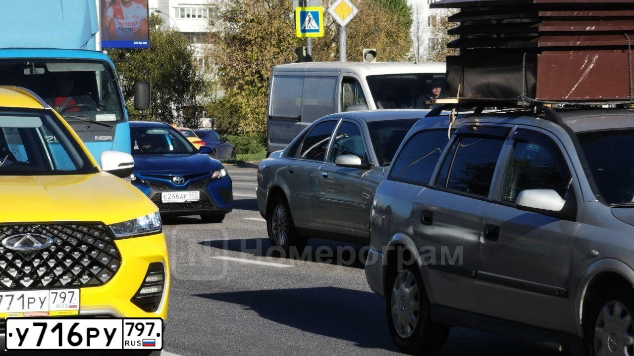 Фото автомобиля BMW X7, 2021 — госномер Р896ОЕ32. Цвет: ЧЕРНЫЙ