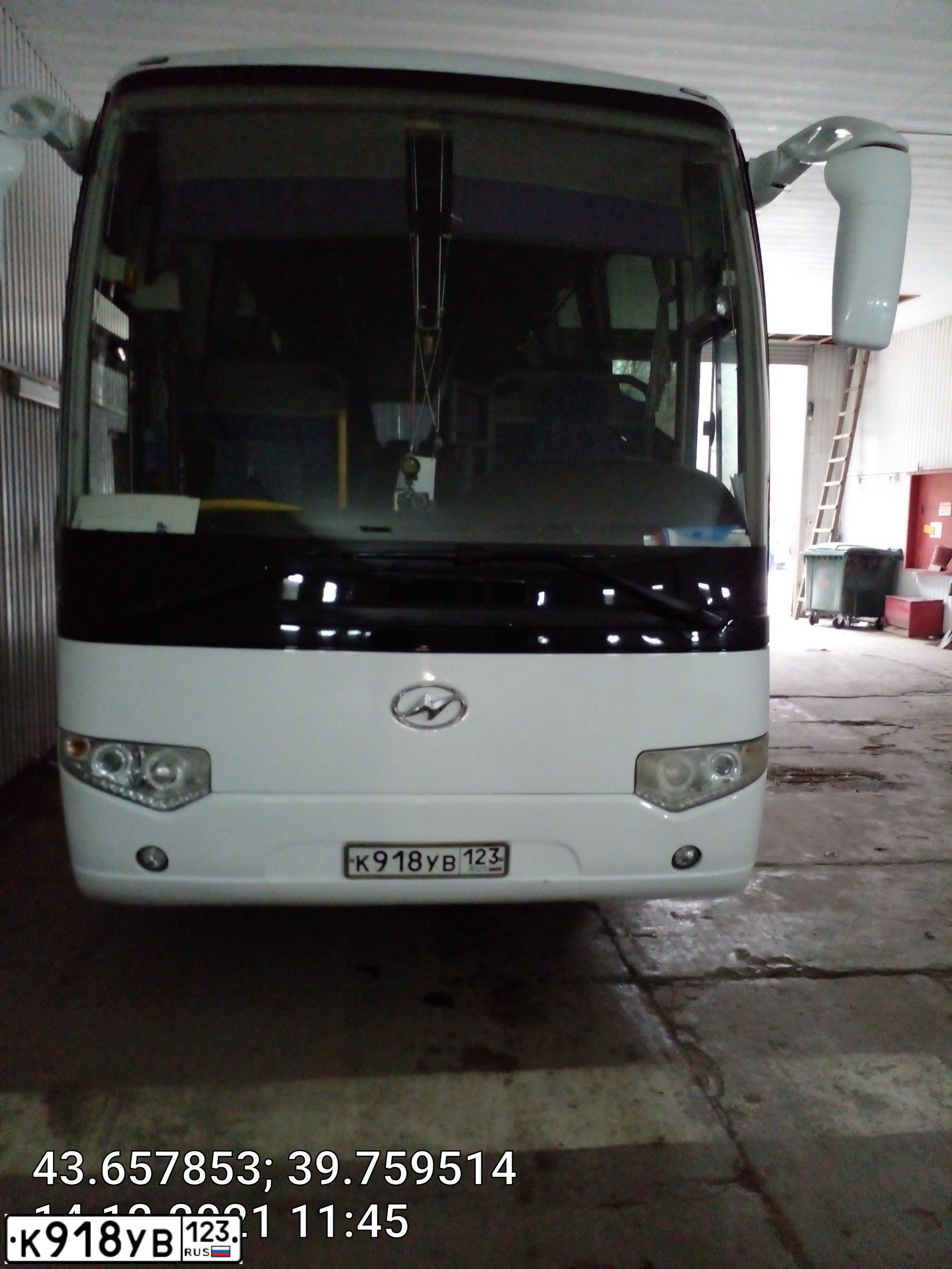 Фото автомобиля HIGER KLQ 6129, 2014 — госномер Е473АР156. Цвет: Белый