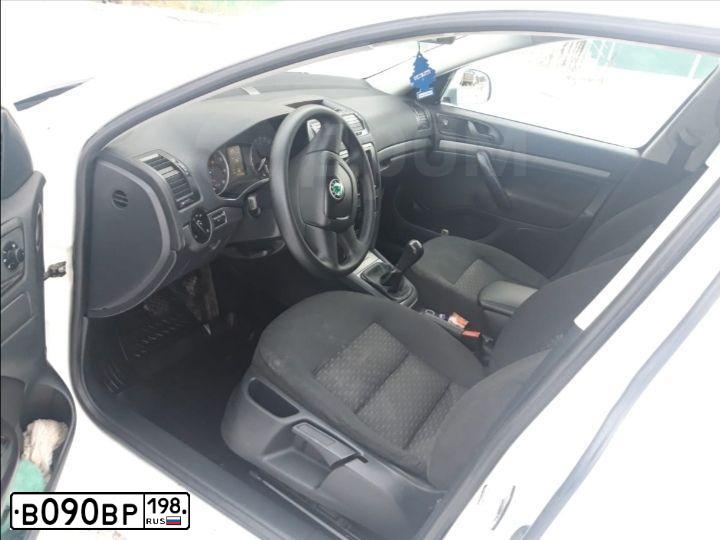 Фото автомобиля VOLKSWAGEN POLO, 2019 — госномер В090РР198. Цвет: СЕРЕБРИСТЫЙ