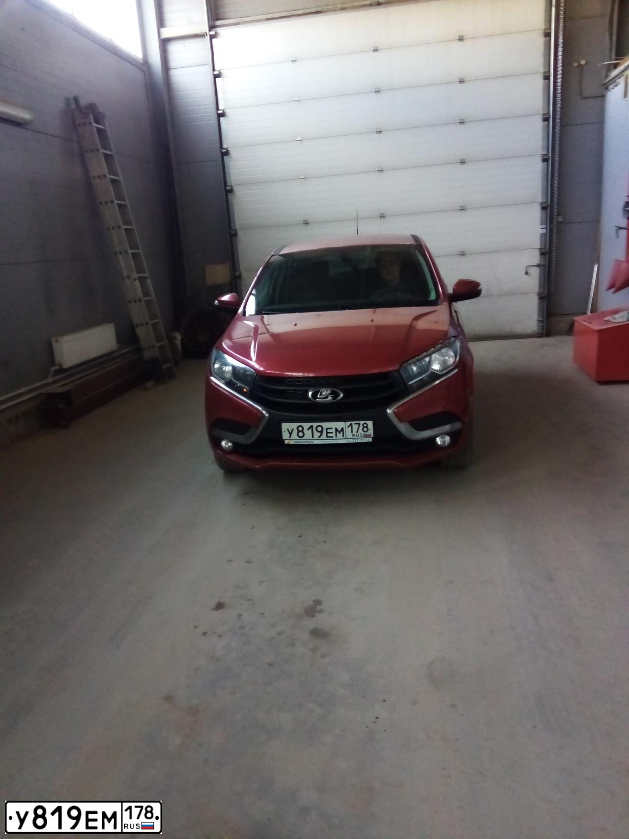 Фото автомобиля LADA GAB320 LADA XRAY, 2016 — госномер А834ТО147. Цвет: Красный