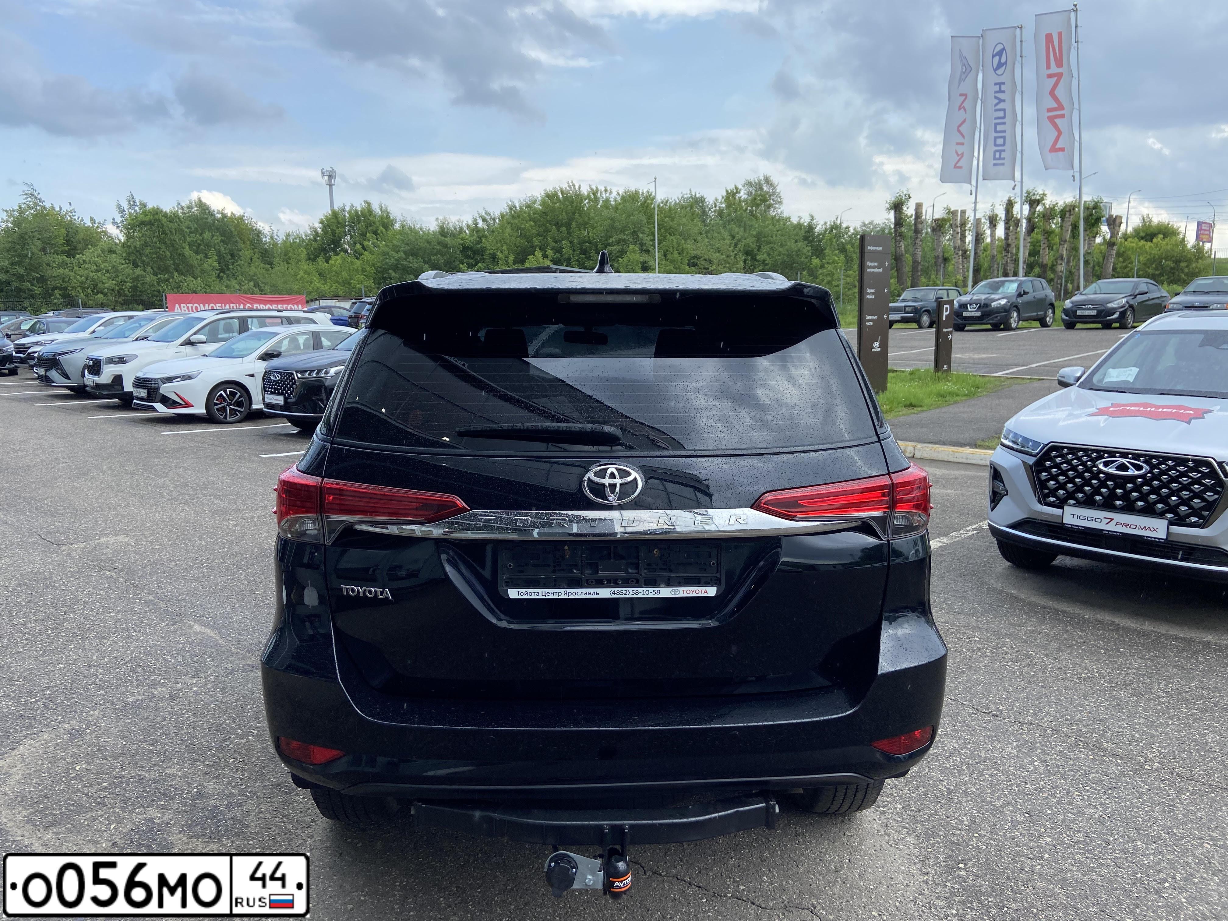 Фото автомобиля TOYOTA FORTUNER, 2018 — госномер У662КК44. Цвет: ЧЕРНЫЙ