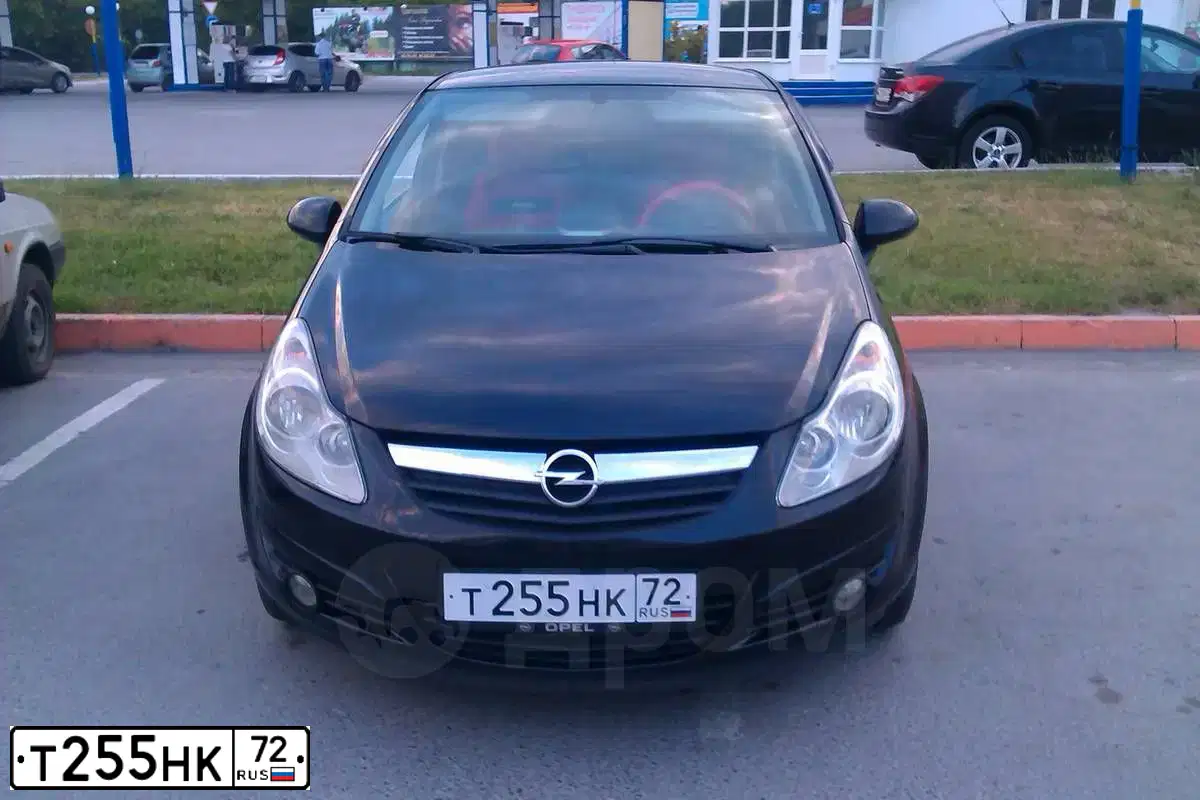 Фото автомобиля OPEL CORSA, 2008 — госномер У702ОУ72. Цвет: ЧЕРНЫЙ