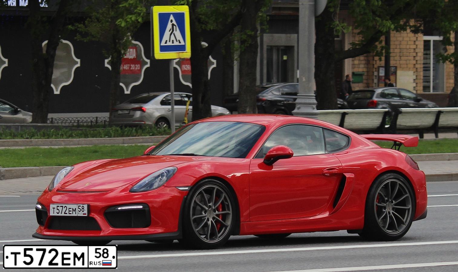 Фото автомобиля PORSCHE CAYMAN, 2015 — госномер Т572ЕМ58. Цвет: Красный