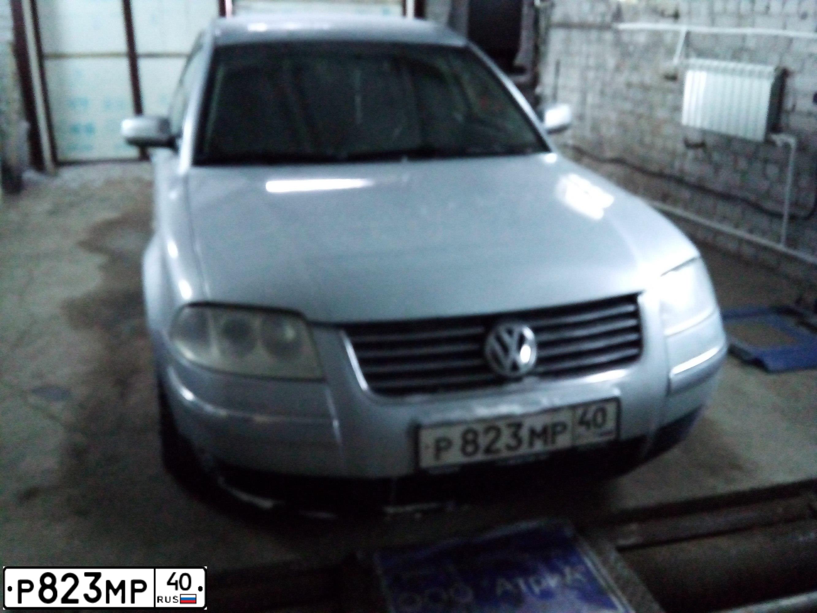 Фото автомобиля VOLKSWAGEN PASSAT, 2002 — госномер Р823МР40. Цвет: СИНИЙ(ГОЛУБОЙ)