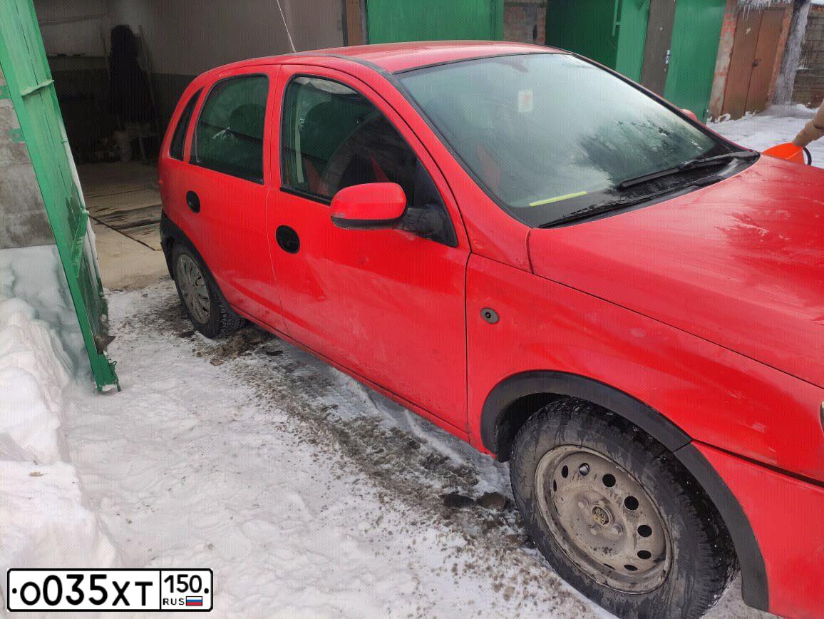 Фото автомобиля OPEL CORSA, 2002 — госномер С384АМ977. Цвет: Красный