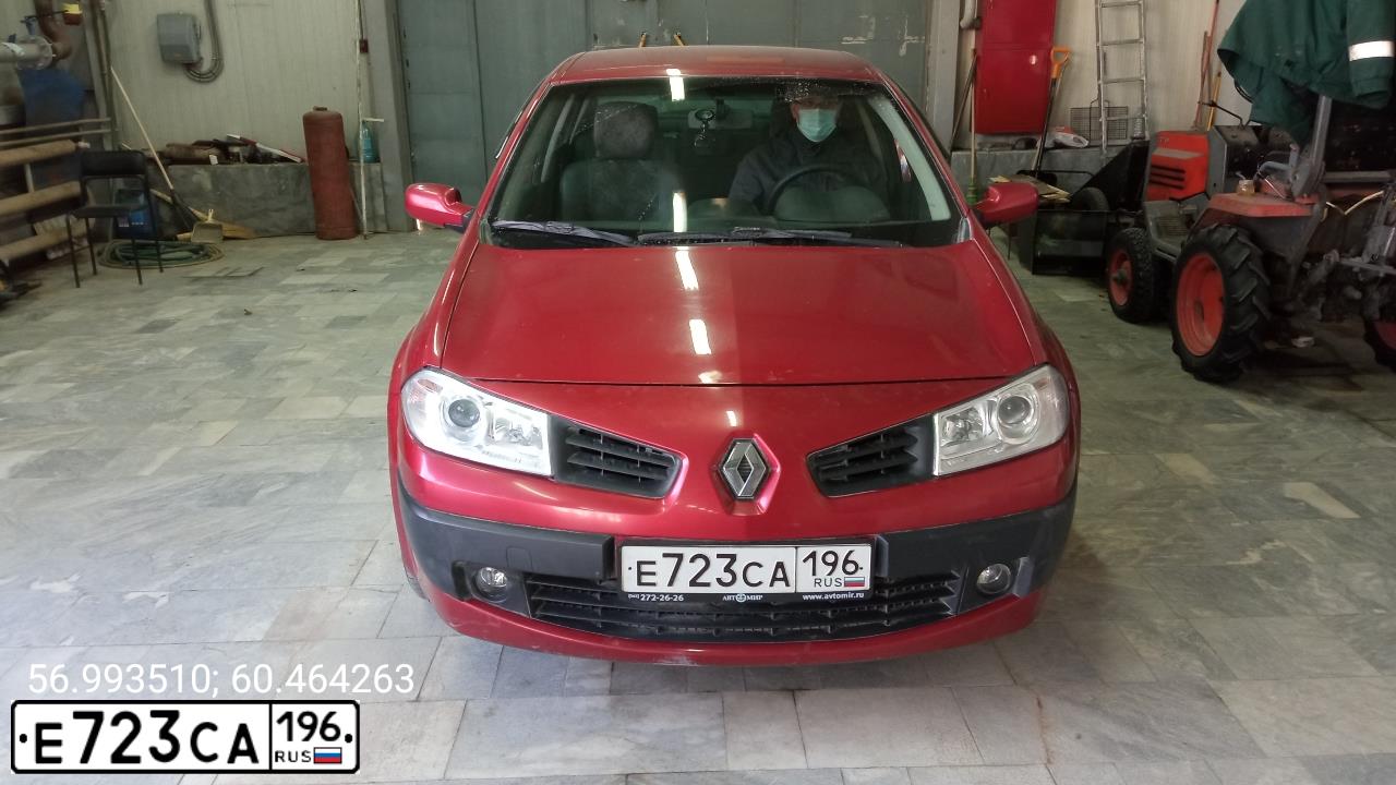 Фото автомобиля RENAULT MEGANE, 2006 — госномер Е723СА196. Цвет: Красный