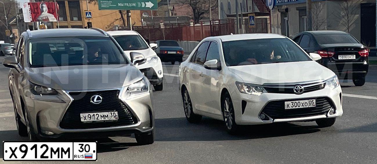 Фото автомобиля LEXUS NX, 2015 — госномер Р001ВР30. Цвет: СВЕТЛО-СЕРЫЙ