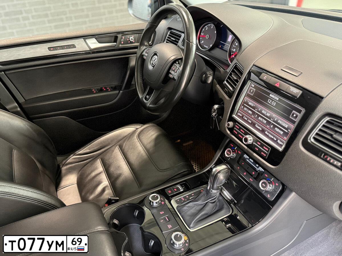 Фото автомобиля VOLKSWAGEN TOUAREG, 2011 — госномер О478ОК702. Цвет: ЧЕРНЫЙ