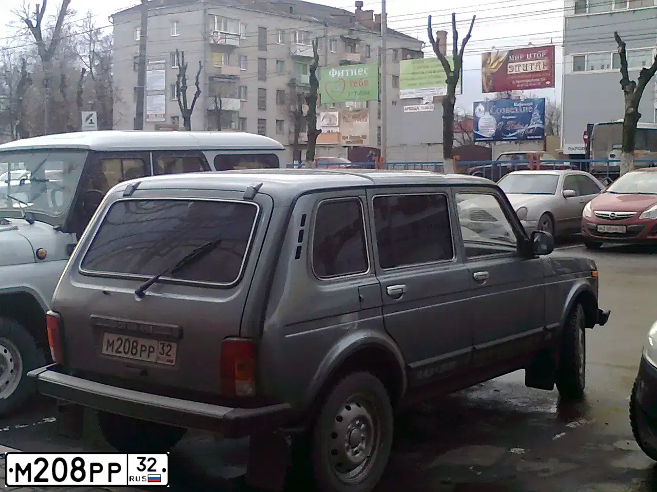Фото автомобиля LADA 2131 NIVA, 2013 — госномер М208РР32. Цвет: СРЕДНИЙ СЕРО-ЗЕЛЕНЫЙ МЕТ.
