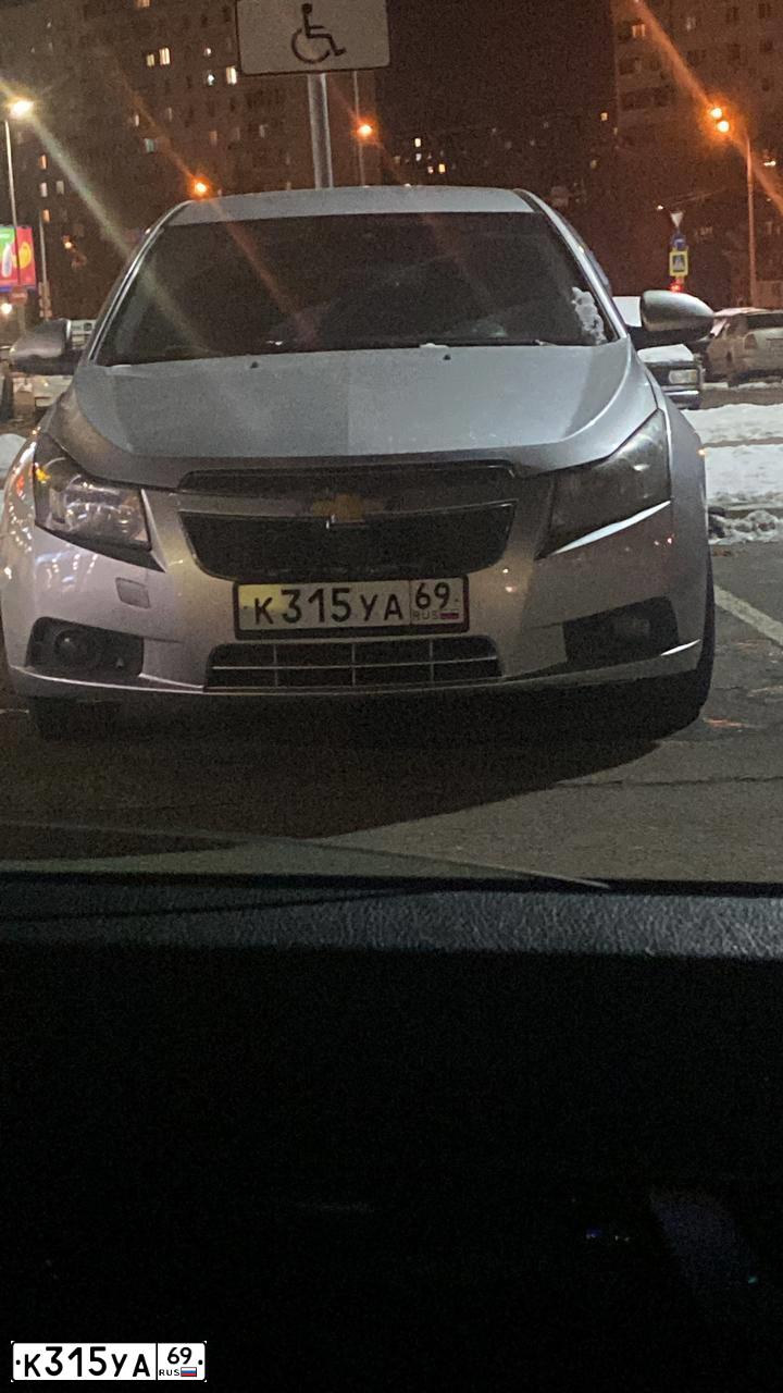 Фото автомобиля CHEVROLET CRUZE, 2011 — госномер У491КК136. Цвет: СЕРЕБРИСТЫЙ МЕТАЛЛИК