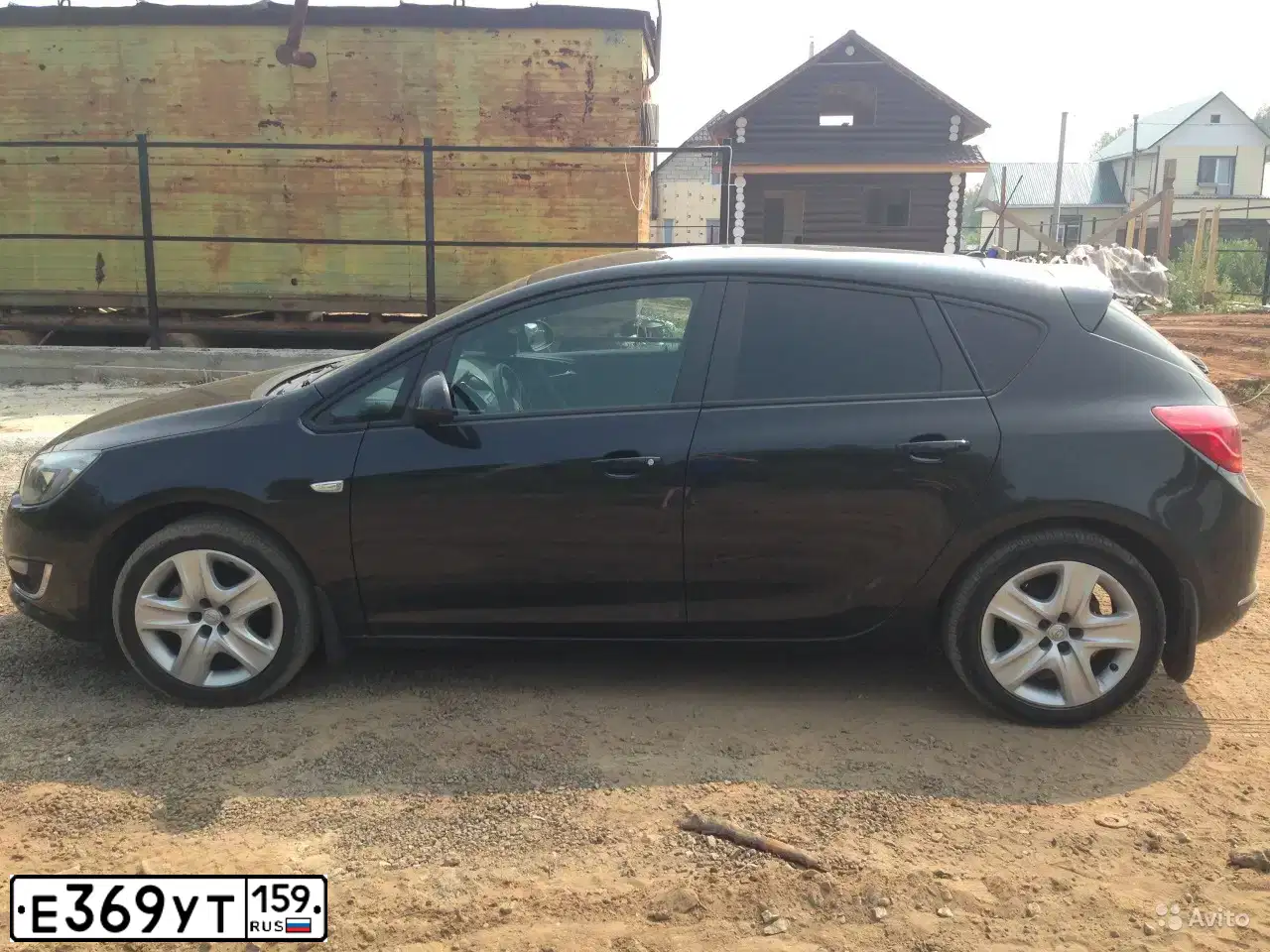 Фото автомобиля OPEL ASTRA, 2012 — госномер О865НТ18. Цвет: ЧЕРНЫЙ МЕТАЛЛИК