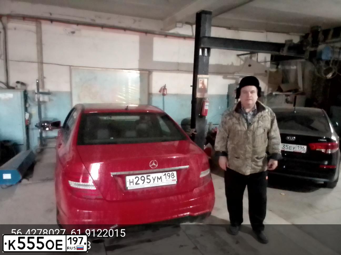 Фото автомобиля MERCEDES C-KLASSE, 2011 — госномер С864ТН196. Цвет: Красный