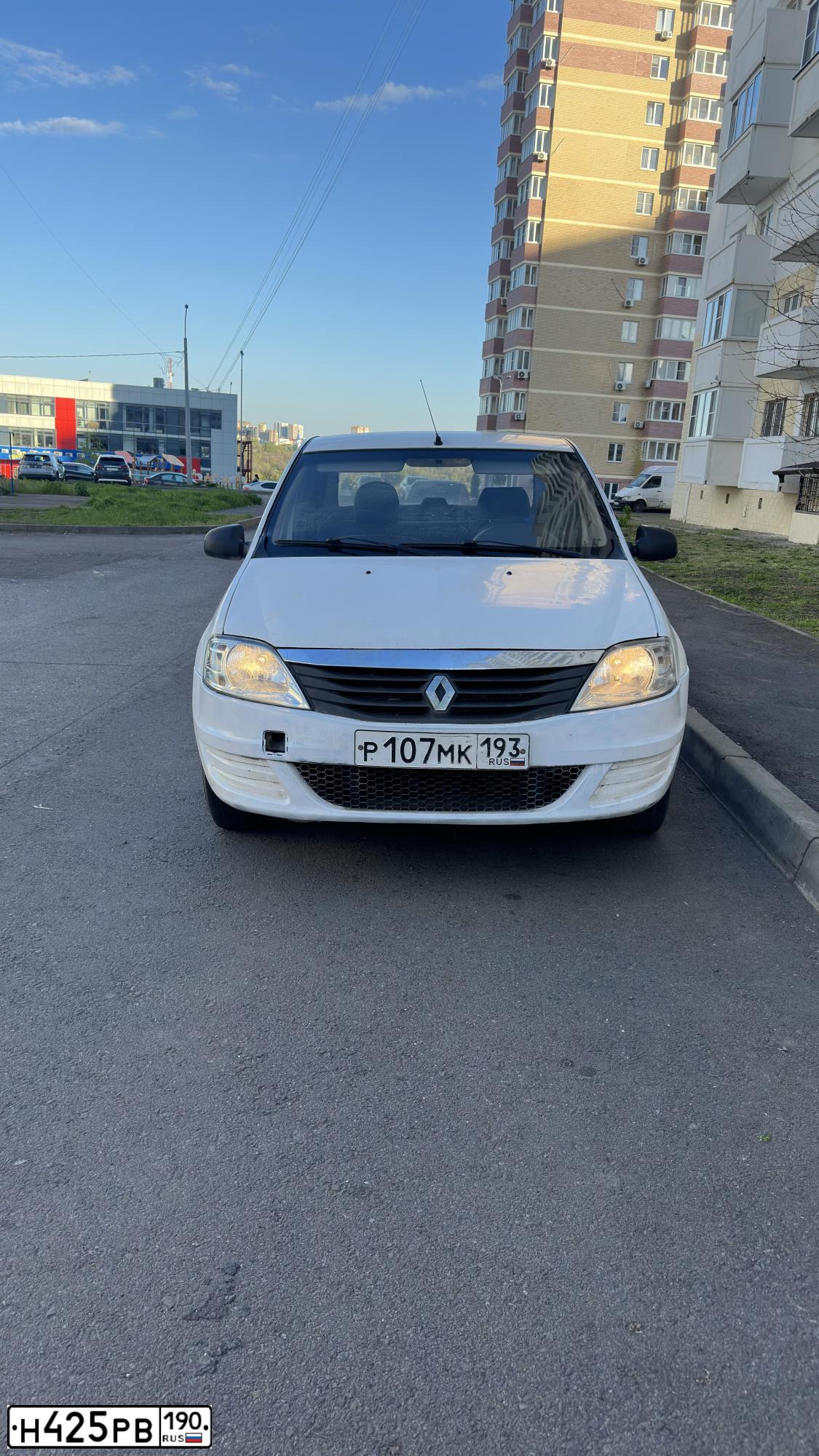Фото автомобиля RENAULT LOGAN, 2010 — госномер Р107МК193. Цвет: Белый